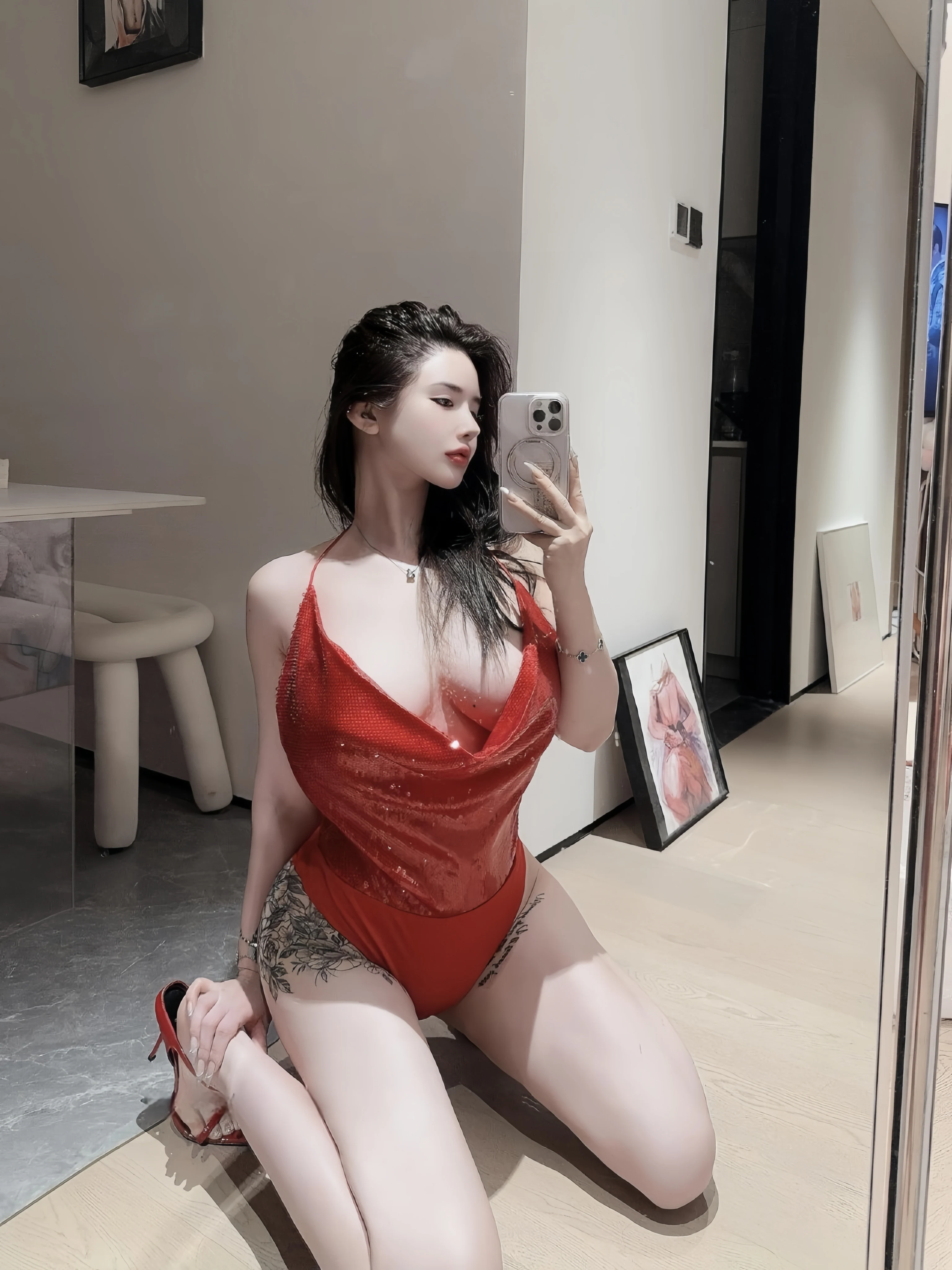 阿色 – 红色低胸 8P 1V